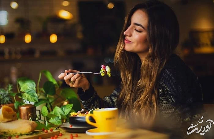 دلایل بسیار مهم برای جویدن غذا در طب سنتی اهمیت جویدن غذا